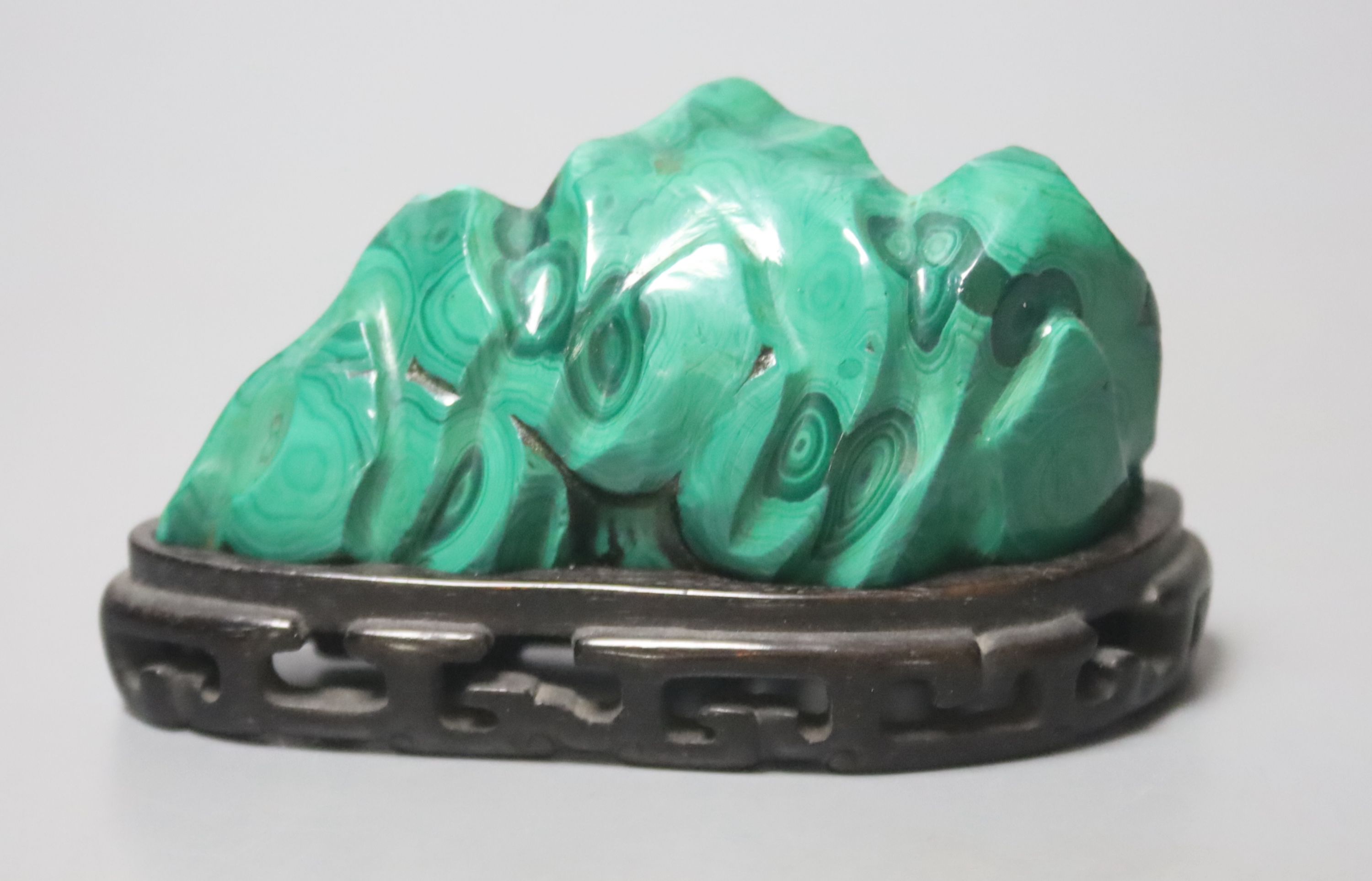 A Chinese malachite brush rest, Qing dynasty, 9.5cm wide